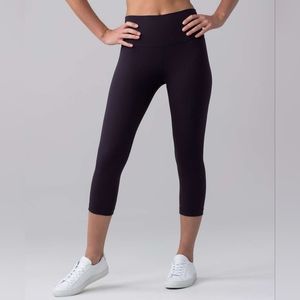 Lululemon Wunder Under Crop *Silver in Black Size 6